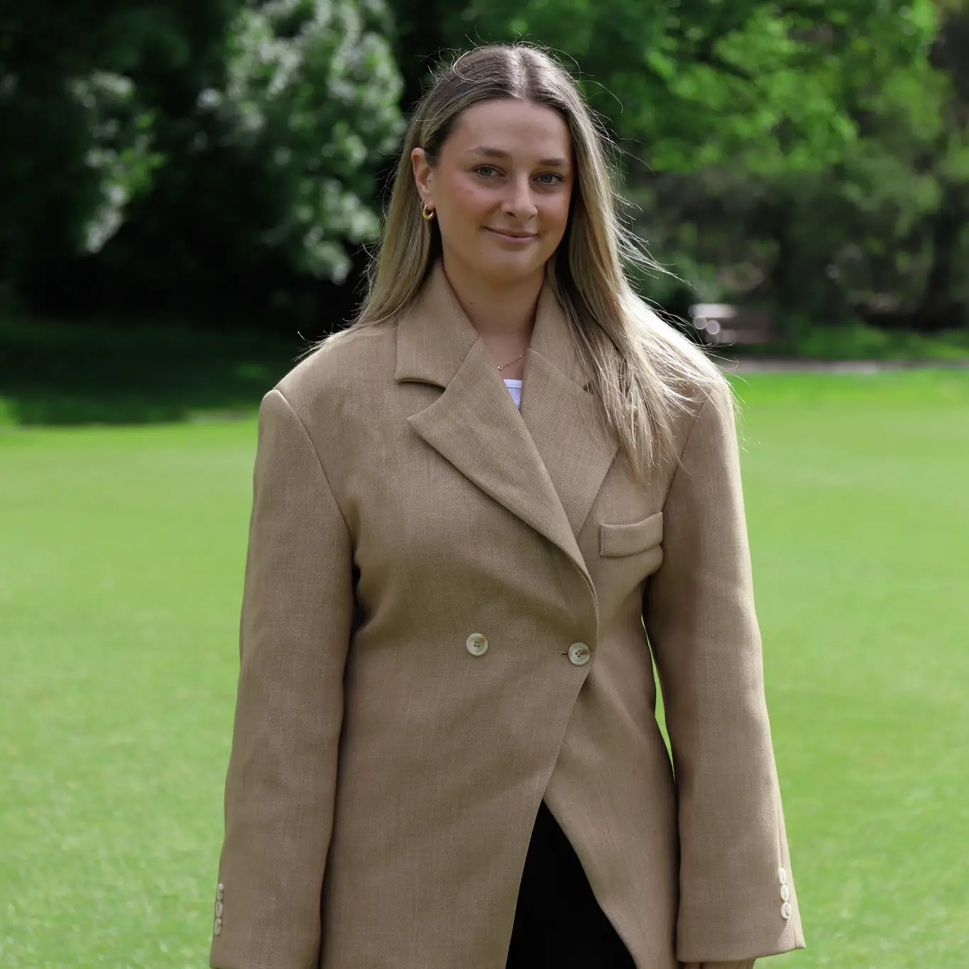 Isabelle Hardwick hands by side smiling
